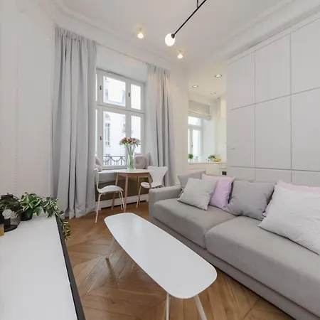 Elegance Poznanska 16 Premium 华沙